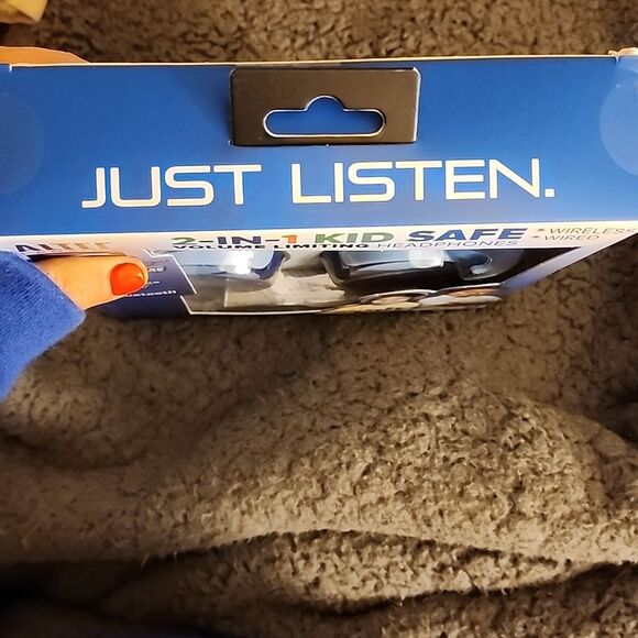 NIB 2 in one kid safe volume limiting headphones blue age 6-9 travel comfort usa - Picture 5 of 8